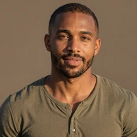 Marcus profile example, a 34-year-old graphic designer on MoreThanSize